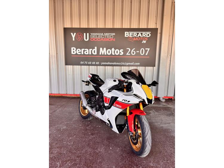 YAMAHA R1 